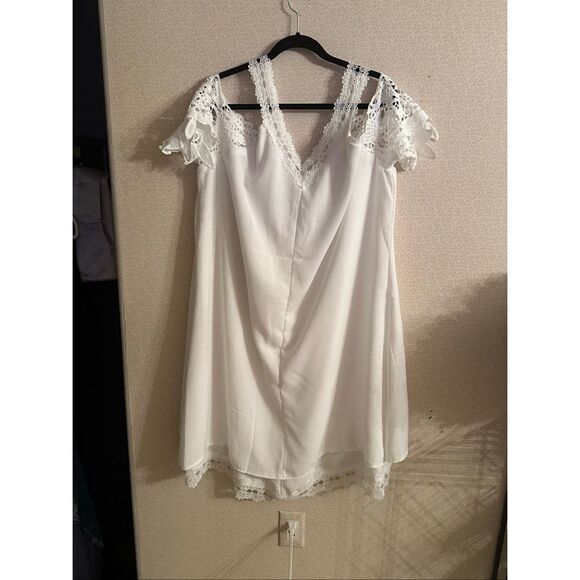 Like new cold shoulder dress - Picture 7 of 8